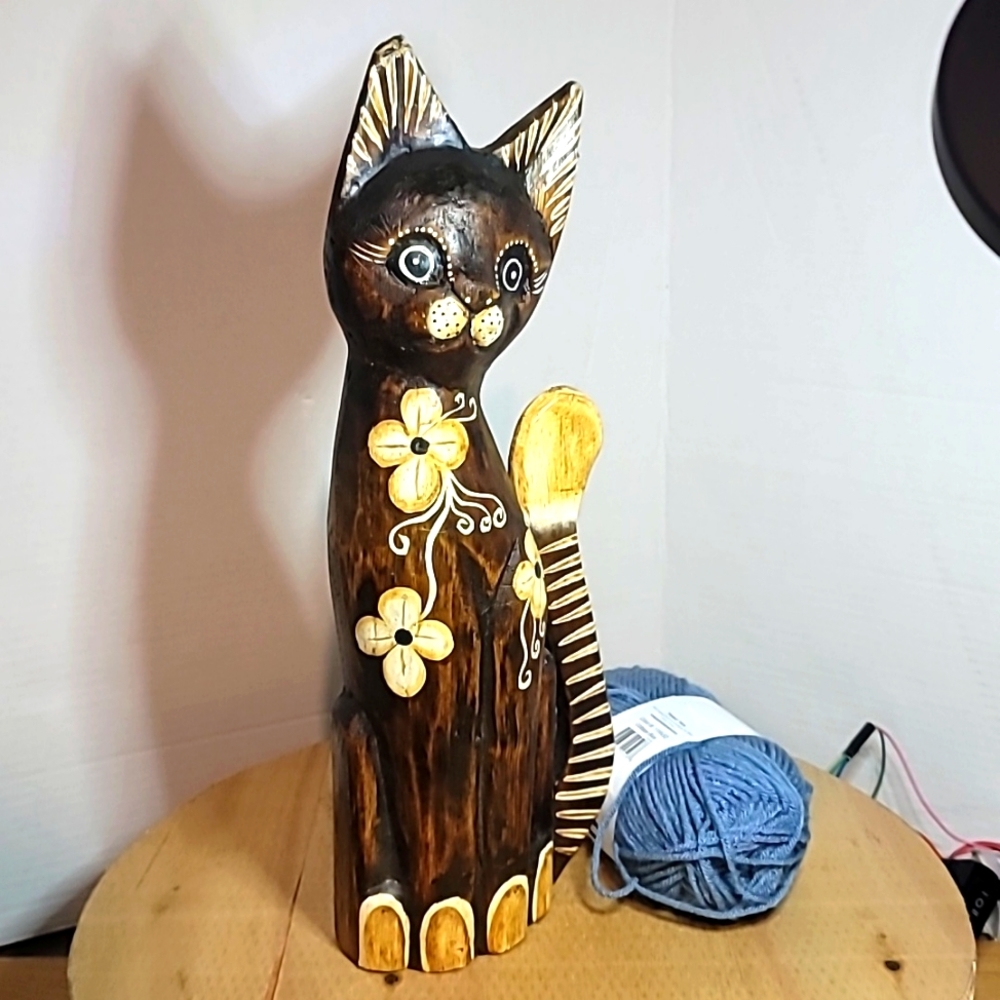 Vingage Standing cat Made In Indonesia Damagevin the Left ear